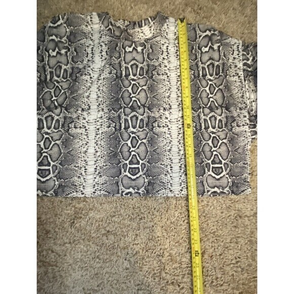 Bershka Womens Top Shirt Snake Print Long Sleeve Dolman Sleeves Size Small - Picture 7 of 7